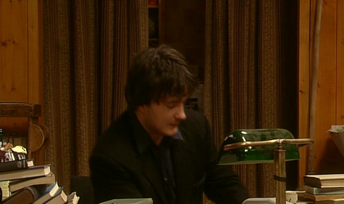 - I'LL GET THE HOBBLING POST. - WAIT, I'VE READ THIS. 