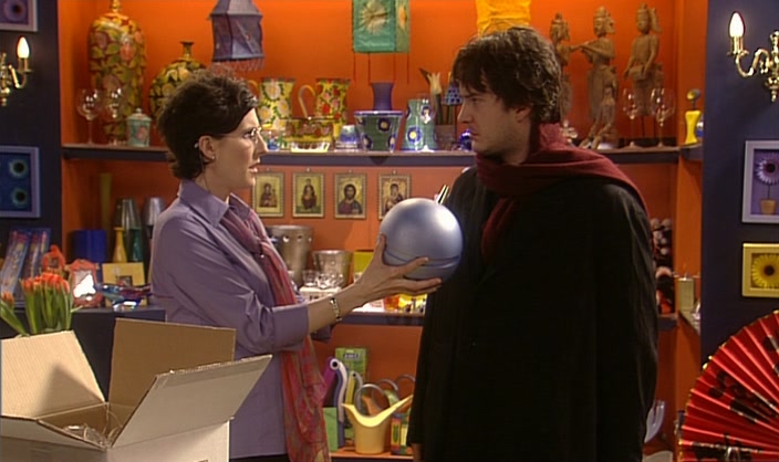 - IT'S VERY IN. - YOU DON'T KNOW, DO YOU? 