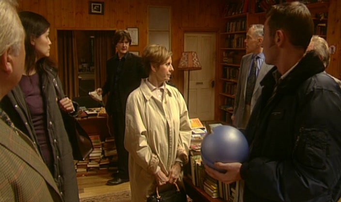 OI! YOU LOT, YOU BETTER CLEAR OFF, I HAVE TO DO A FEW... 