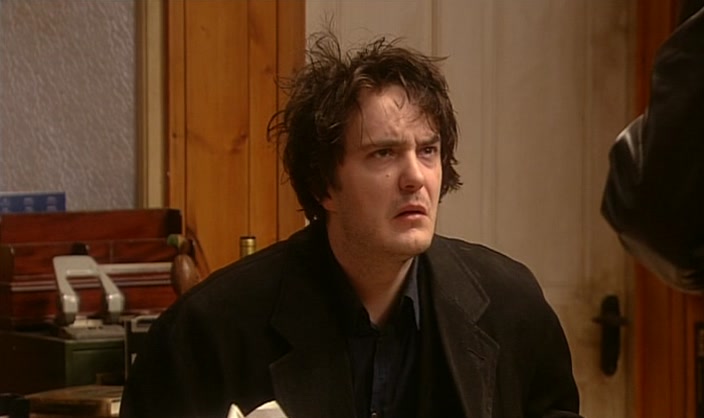 HELLO? YEAH. I'M A BIT BUSY AT THE MOMENT. I'LL CALL YOU BACK. 
