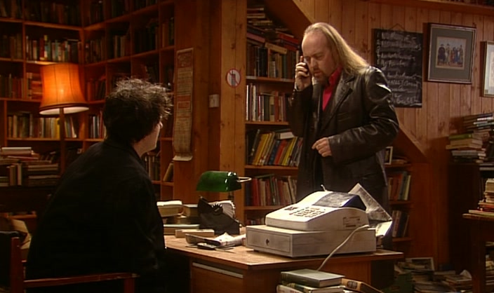HELLO? YEAH. I'M A BIT BUSY AT THE MOMENT. I'LL CALL YOU BACK. 