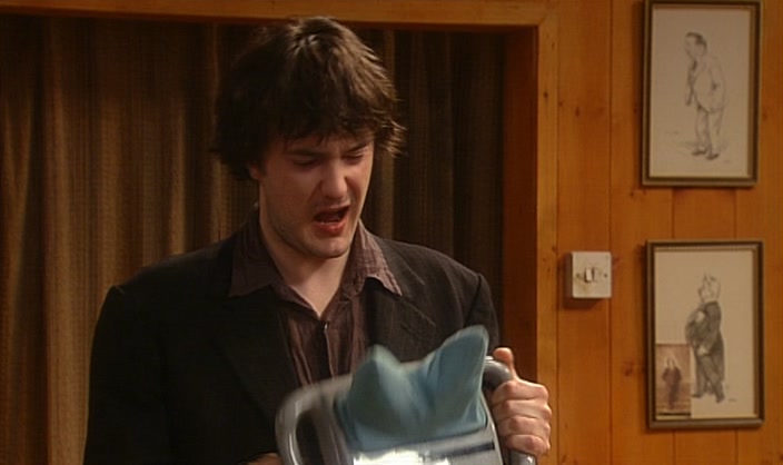 - I DON'T WANT THIS, FREDDIE. - IT'S A GIFT. 