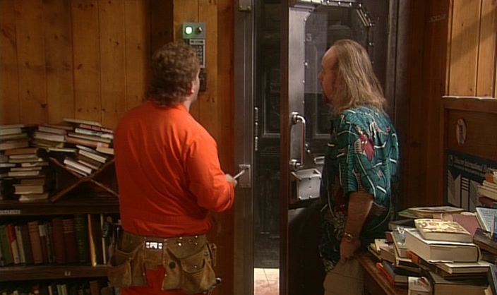 OK, IT'S VERY SIMPLE. WHEN YOU GO OUT, JUST PRESS 05 TO ARM. 