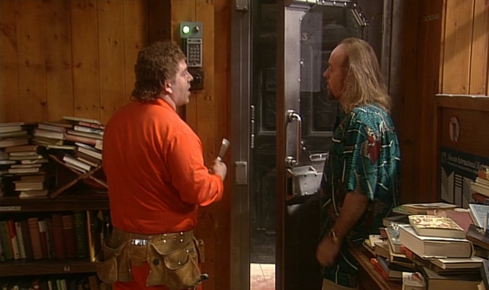 OK, IT'S VERY SIMPLE. WHEN YOU GO OUT, JUST PRESS 05 TO ARM. 