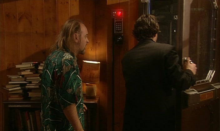 - RIGHT. - I'M OUTSIDE. 