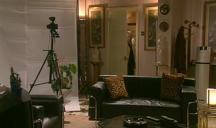 - (ITALIAN ACCENT) COME IN. - I WON'T STAY LONG... 