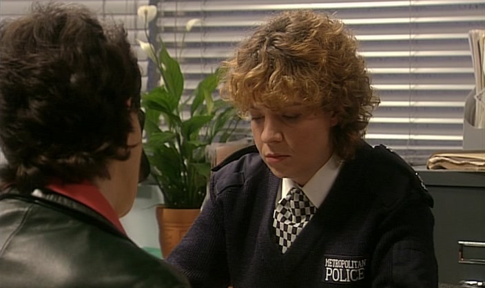 - WHAT, A BEARD? - YEAH. 