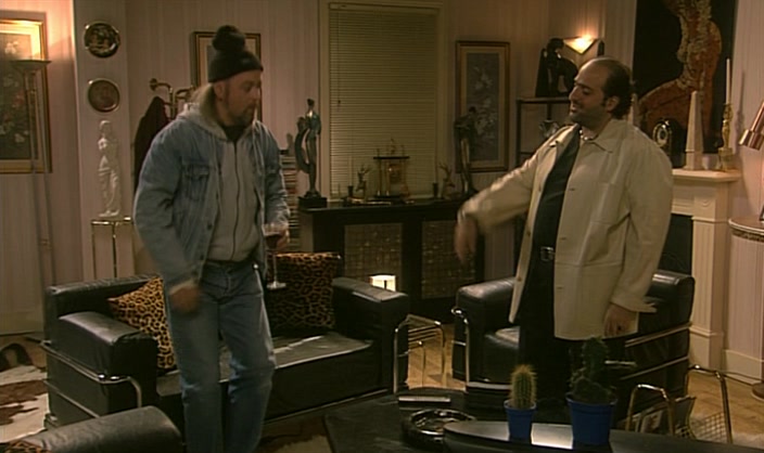 - OH... - NO, SIT DOWN, SIT DOWN... 