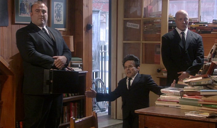 - MANNY! - GUS! 
