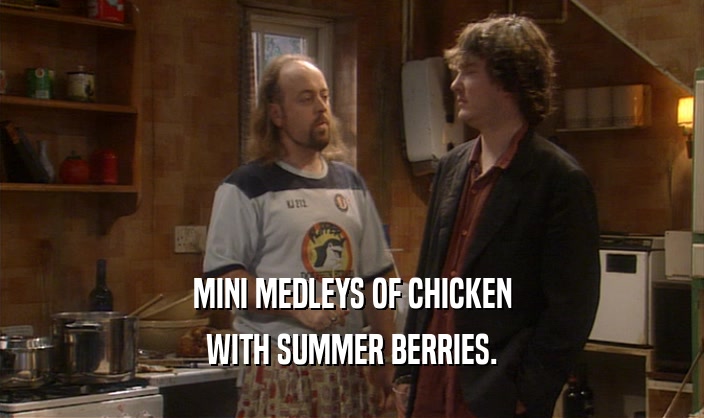 MINI MEDLEYS OF CHICKEN WITH SUMMER BERRIES. 