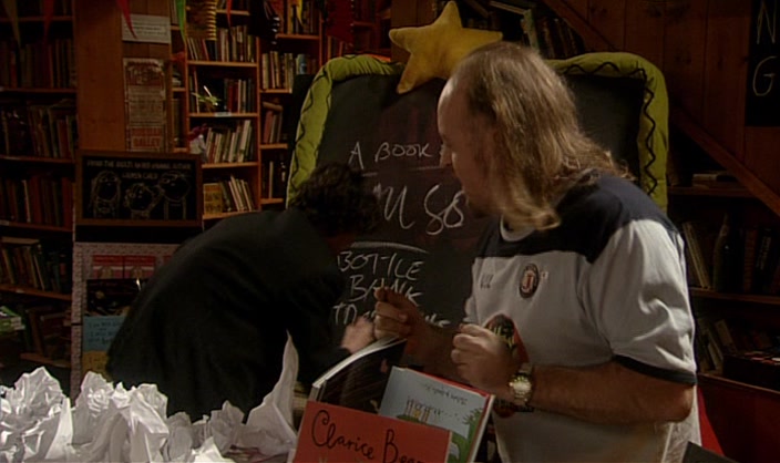 - LIQUORICE! - MANNY, THIS IS SOLID GOLD. SOLID GOLD! 