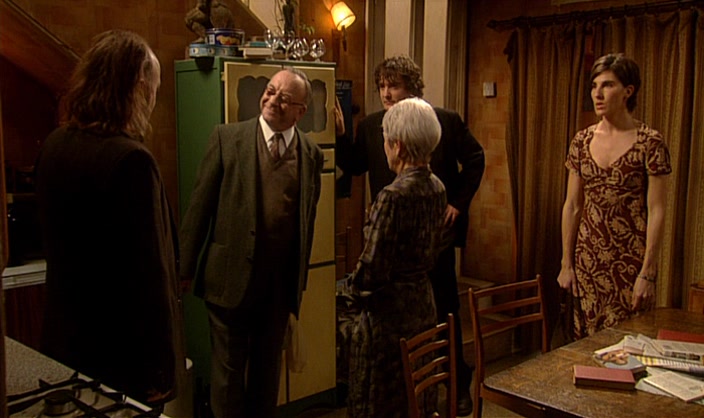 - TO WHAT? - I'M SURE YOU'VE GOT A LOT TO TALK ABOUT. 