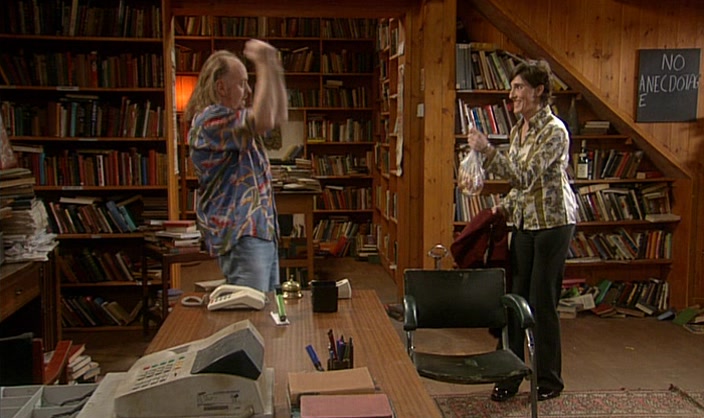 - I BROUGHT CROISSANTS. - HOORAY! 