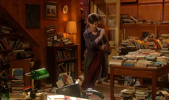 - FRAN, GET THE WINE. - SURE. 