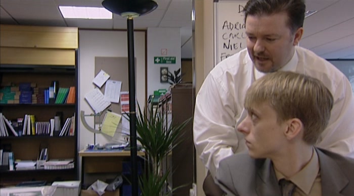 OH, CAREFUL. WATCH THIS ONE.
 GARETH KEENAN IN THE AREA! 