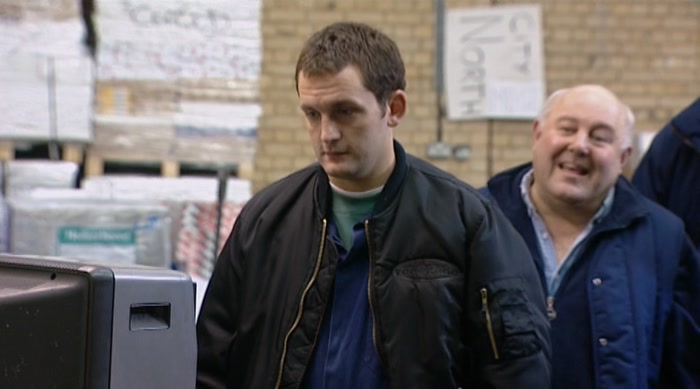 ALL RIGHT, LADS? WHAT ARE YOU WATCHING?  