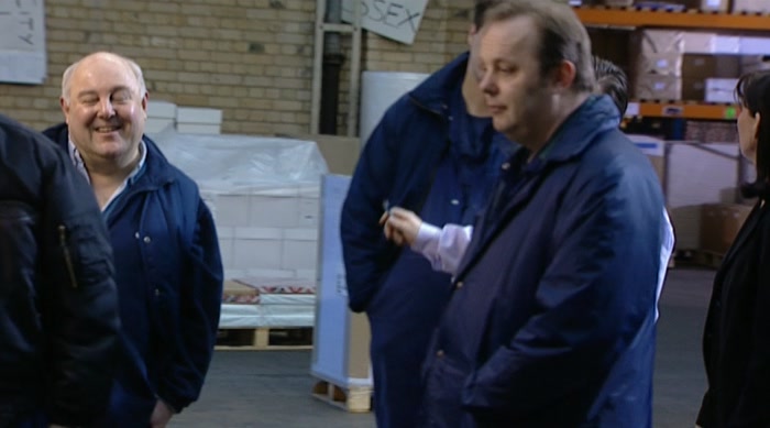 ALL RIGHT, LADS? WHAT ARE YOU WATCHING?  