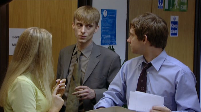 - I'M TRYING TO WORK IN HERE. - SORRY, MATE. 