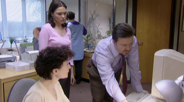 - I'LL JUST SHOW HER ON HERE. - YEAH. 