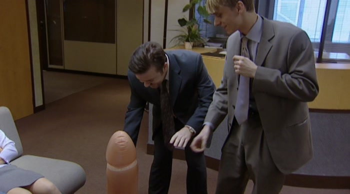 HELLO, AUSTIN POWERS. I'M THE NAKED MINI ME.  