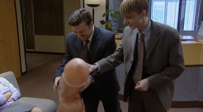 - LET'S HAVE A LOOK. - DOING, DOING! 
