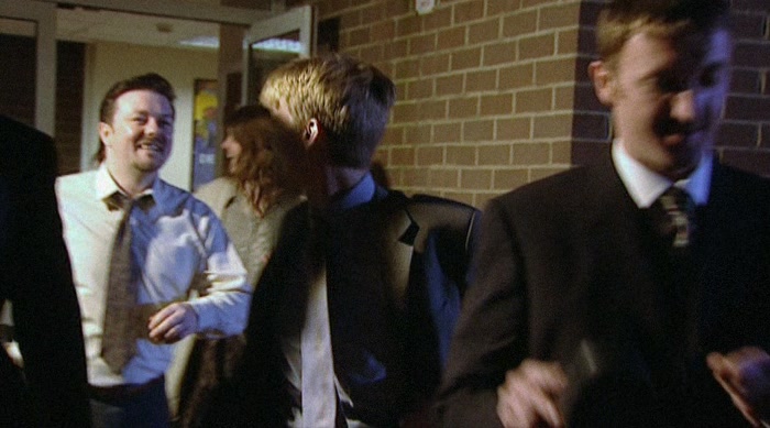- HE'S USING THE LACES. - BASTARD! I KNEW HE WOULD! 