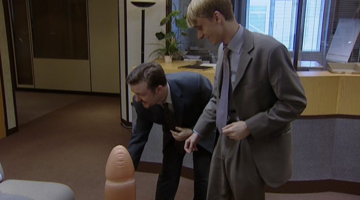 HELLO, AUSTIN POWERS. I'M THE NAKED MINI ME.  