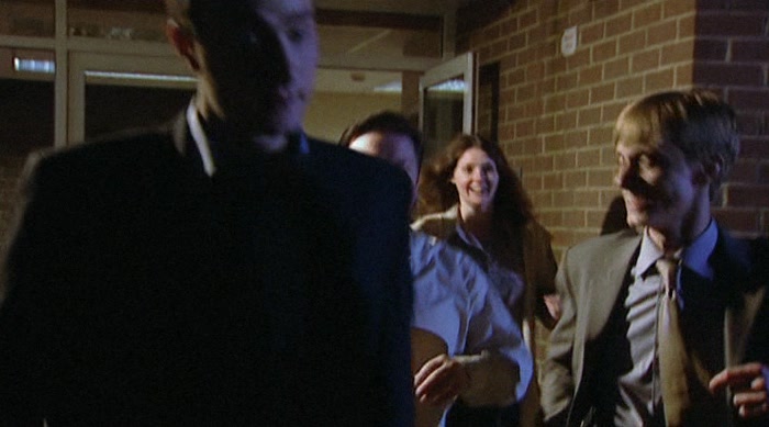 - HE'S USING THE LACES. - BASTARD! I KNEW HE WOULD! 