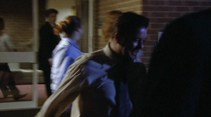 - HE'S USING THE LACES. - BASTARD! I KNEW HE WOULD! 