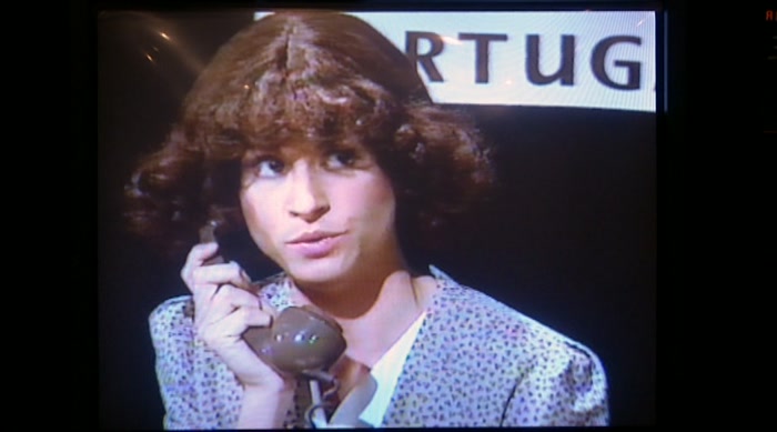I'M ON THE PHONE. GOD, AREN'T PEOPLE RUDE? 