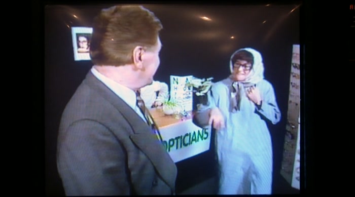 HEY, I KNOW YOU. CAN I HAVE YOUR AUTOGRAPH?  