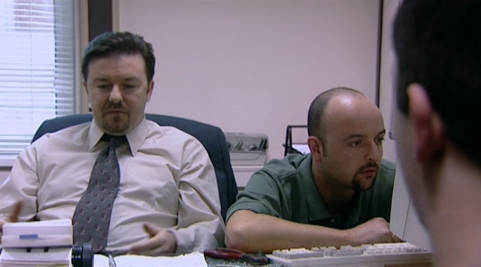 - NO, HE'S A MIDGET. - WHAT'S THE DIFFERENCE? 