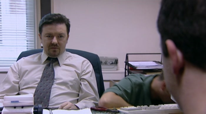 - NO, HE'S A MIDGET. - WHAT'S THE DIFFERENCE? 