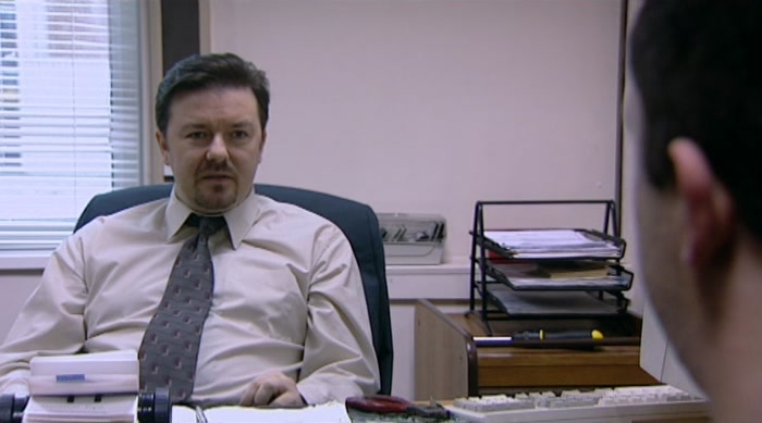 - NO, HE'S A MIDGET. - WHAT'S THE DIFFERENCE? 