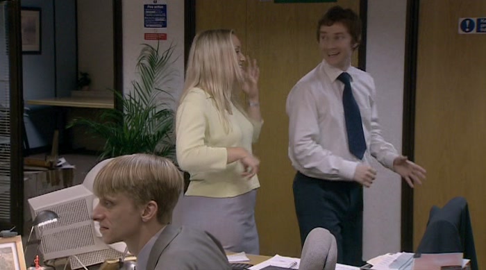 - HE DIDN'T ACTUALLY DO THE FINGERS. - LET'S JUST GET ON. 