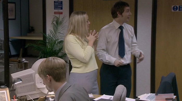 - HE DIDN'T ACTUALLY DO THE FINGERS. - LET'S JUST GET ON. 