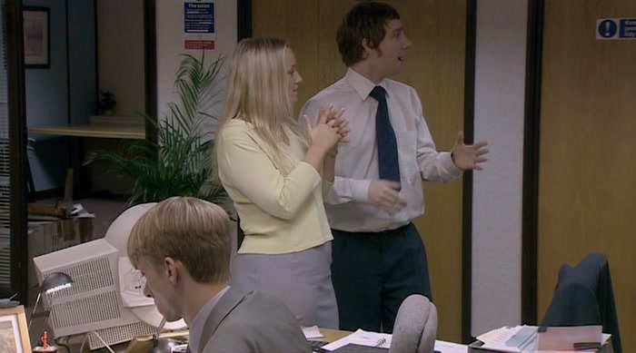 - HE DIDN'T ACTUALLY DO THE FINGERS. - LET'S JUST GET ON. 