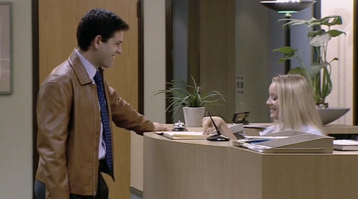 - HE'S SORT OF... - IT'S TEN TO TEN. 