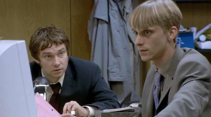 - I WOULDN'T PAY YOU IF YOU WERE. - I'LL PUT YOUR POUND IN. 