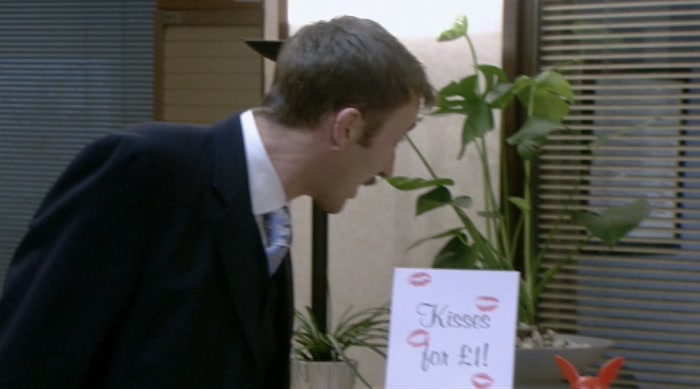 - NO. PUT YOUR QUID IN. - OK. KISS ME ON THE NOSE! 