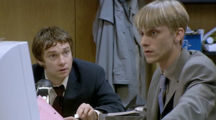 - I WOULDN'T PAY YOU IF YOU WERE. - I'LL PUT YOUR POUND IN. 