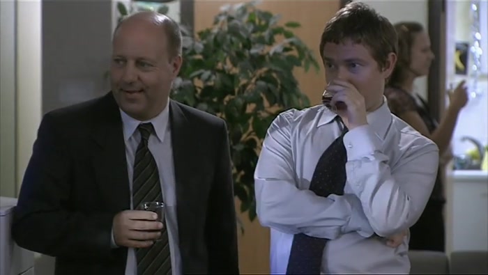 - ALL RIGHT, MATE? - LEE, NICE TO SEE YOU. 