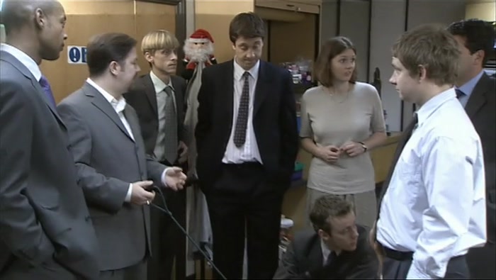 - WHY'S THAT FUNNY? HI. - HI. CAN I HAVE A WORD, PLEASE? 