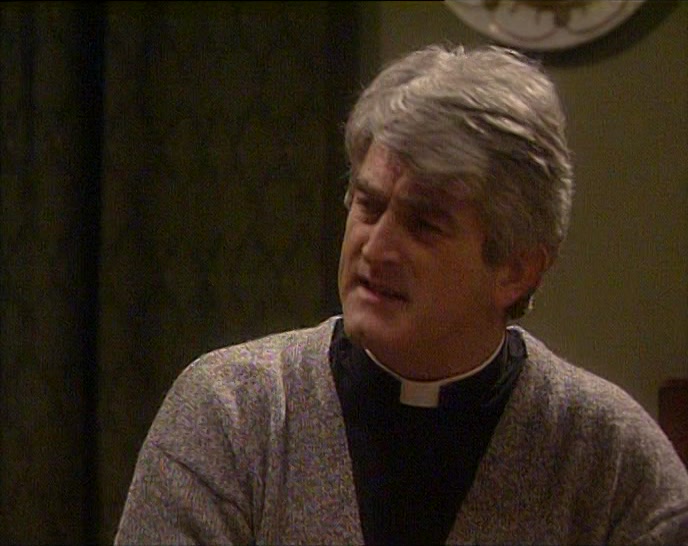 - WHAT? - ISN'T THAT KIEFER SUTHERLAND? 