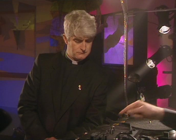 I CAN FLIP BETWEEN RECORDS IF I WANT TO GET A BIT OF AN OLD JAM GOING. 