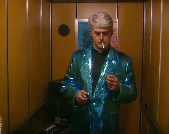 (HUUGEN NOTES SONG PLAYING IN LIFT)  