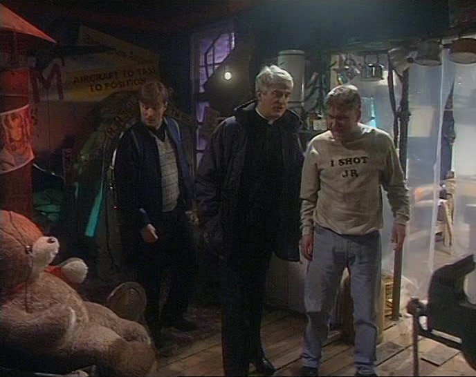 - SOMETHING TO EAT? A SALAD? - NO, THANKS. SOME OTHER TIME. 