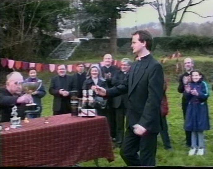 - HERE'S THE CHAMP. - FAIR PLAY. FAIR PLAY TO HIM. 