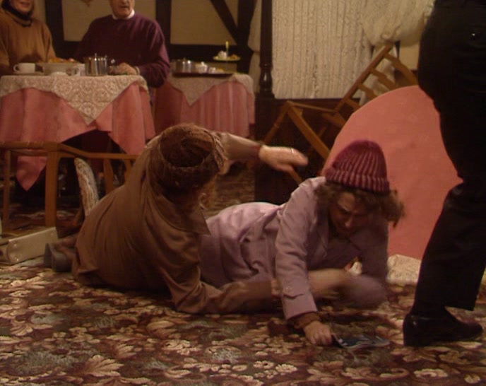 - I'M WRITING A CHEQUE. - NO, YOU'RE NOT! 