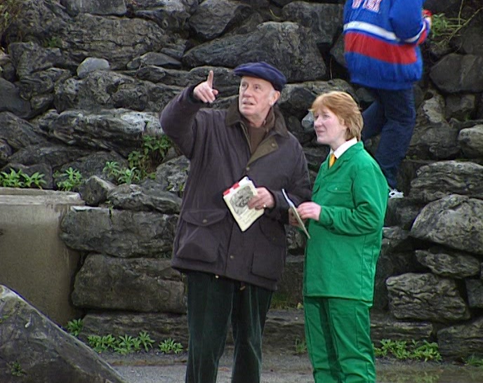 GOD ALMIGHTY! LOOK WHO IT IS! IT'S THAT ACTOR. 